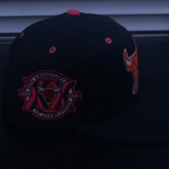 Chicago Bulls Cap (Fitted 7 1/4) - Picture 3 of 4